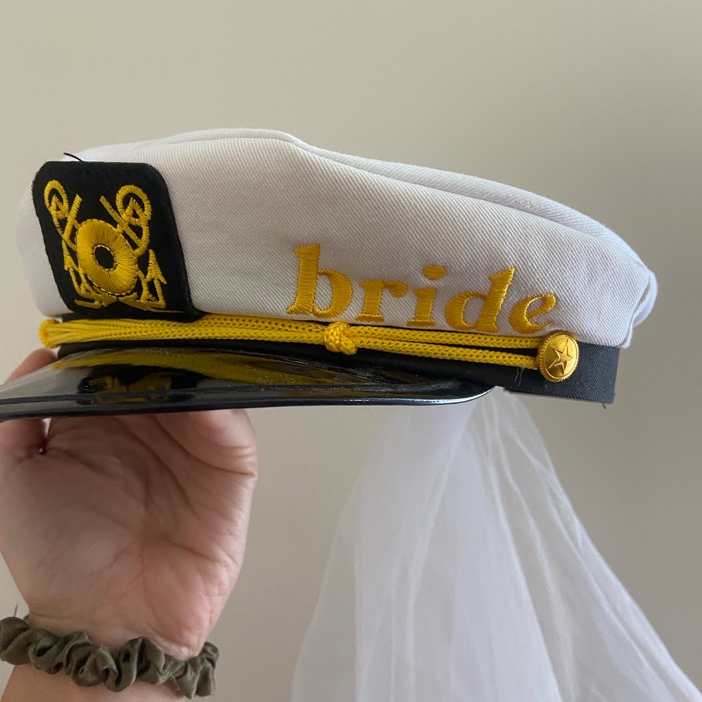 Bride Captain Hat with Veil - Picture 3 of 5